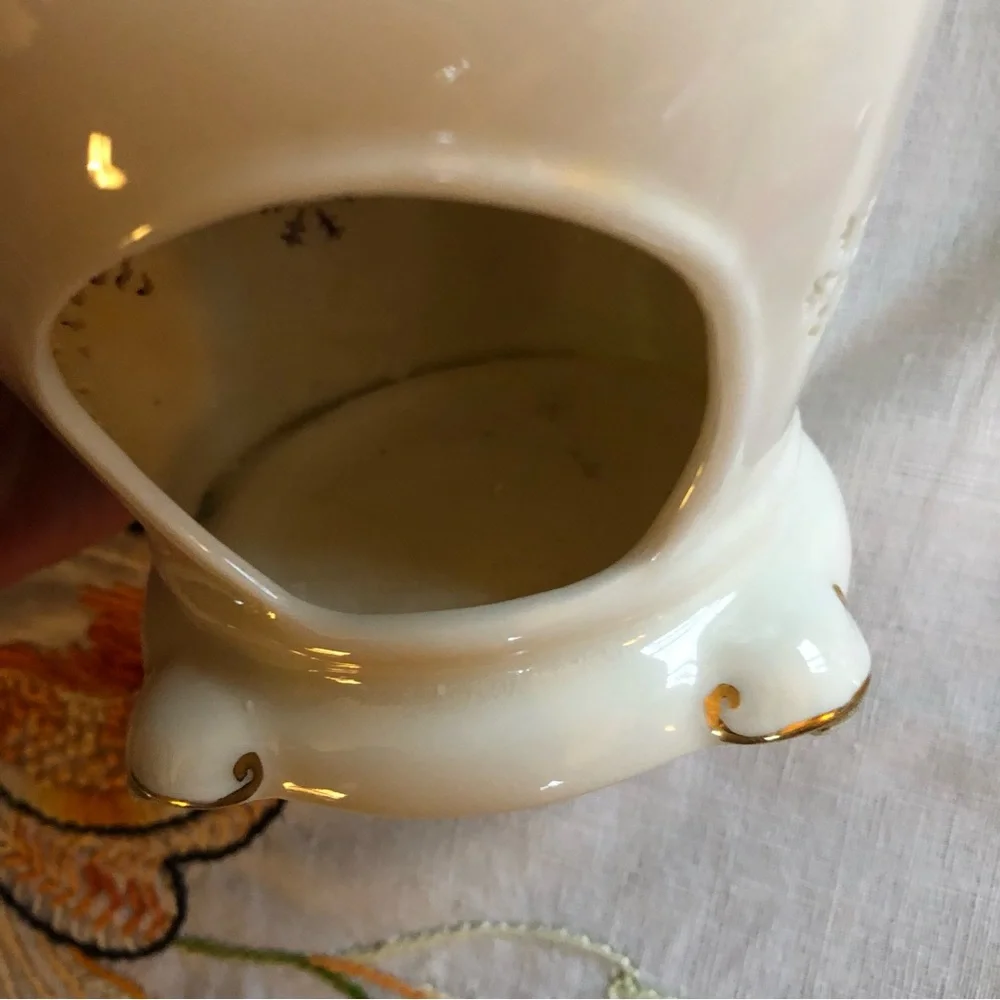 Yankee Candle Porcelain with 24 carat Gold Painted Trim Tart Warmer